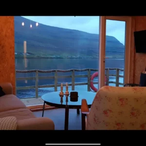 Klaksvík: Cozy boathouse with great views and outdoor spa