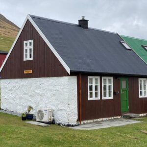 Viðareiði: “Grømmastova” Cozy old house in Wooden.