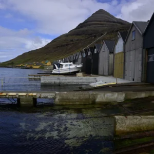 Ánirnar: Cozy boathouse by the sea