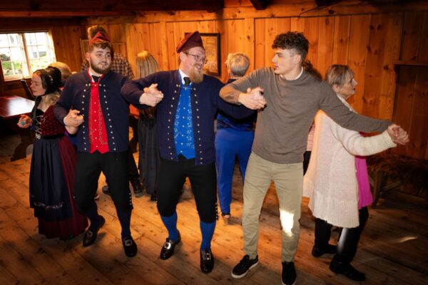 Experience the Faroese Chain Dance