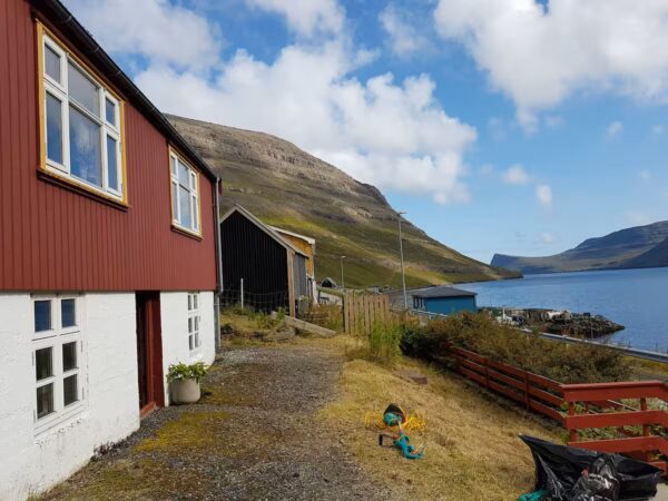 Árnafjørður: Older cozy house